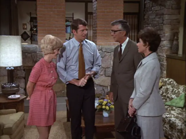 When two doctors made house calls in "The Brady Bunch," a past TV dad and a future TV mom wound up meeting two TV dads in the present.
