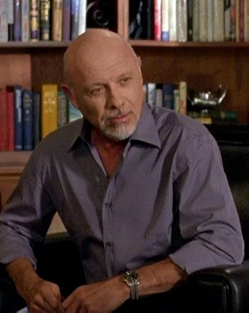 Héctor Elizondo played Dr. Neven Bell, the psychiatrist who treated Adrian Monk, after Dr. Charles Kroger (Stanley Kamel) died.