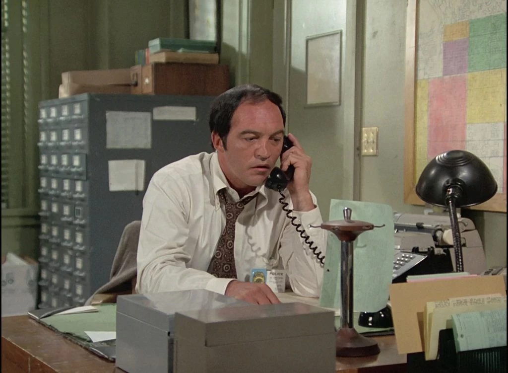 Dennis Becker (Joe Santos) gets into a financial pickle in "The Rockford Files" and turns to his pal, Jim Rockford, for help.